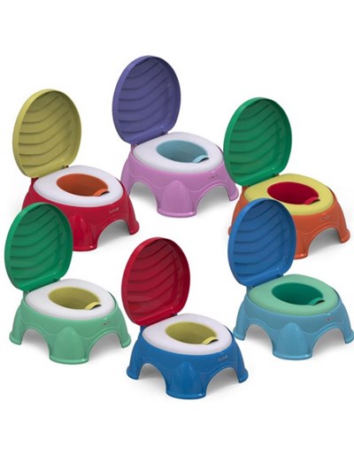 Pelela 3 en 1. Funciona como pelela, adaptador de inodoro con ganchos y banquito resistente (soporta adulto). Base antideslizante, fácil de limpiar y 100% plástico. Incluye stickers. Medidas: 15/20×29×32 cm. LOVE